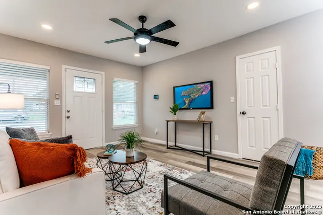 1324 E CARSON ST San Antonio, TX 78208