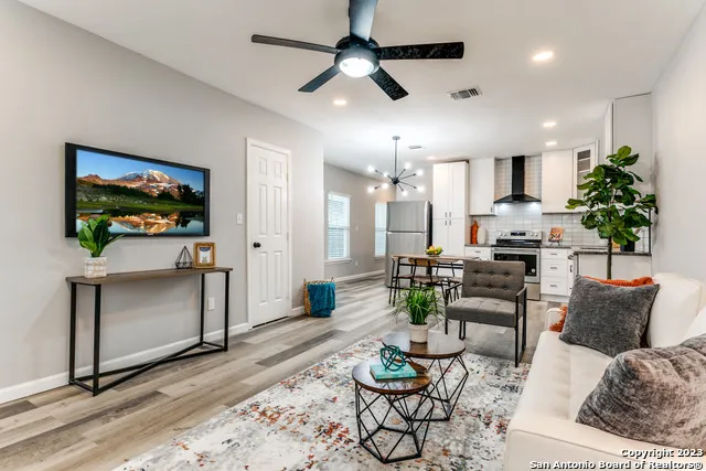 1324 E CARSON ST San Antonio, TX 78208