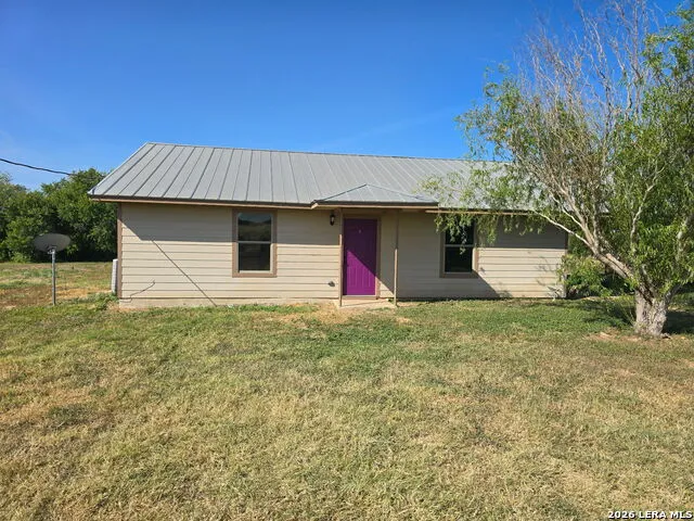 4004 Hwy 173 N Devine, TX 78016