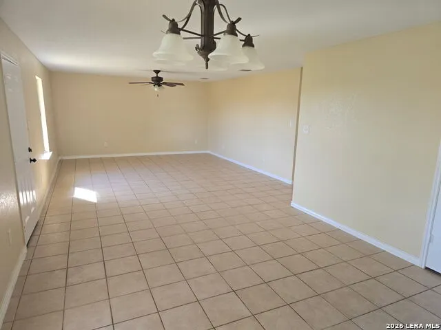 4004 Hwy 173 N Devine, TX 78016