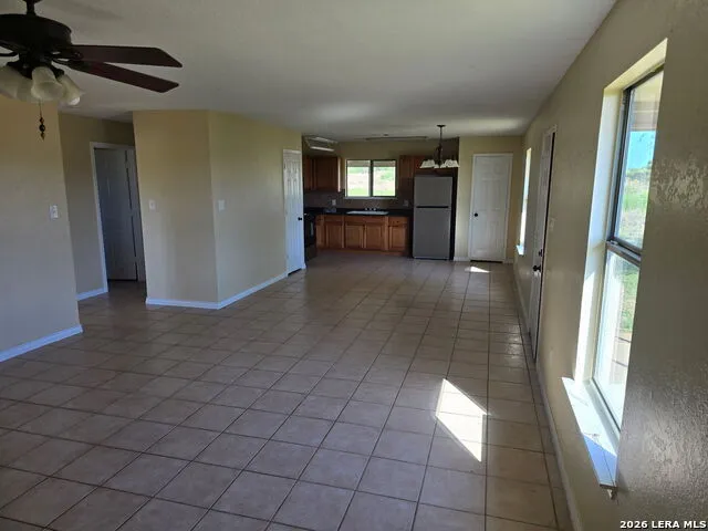 4004 Hwy 173 N Devine, TX 78016