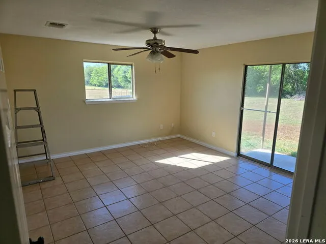 4004 Hwy 173 N Devine, TX 78016