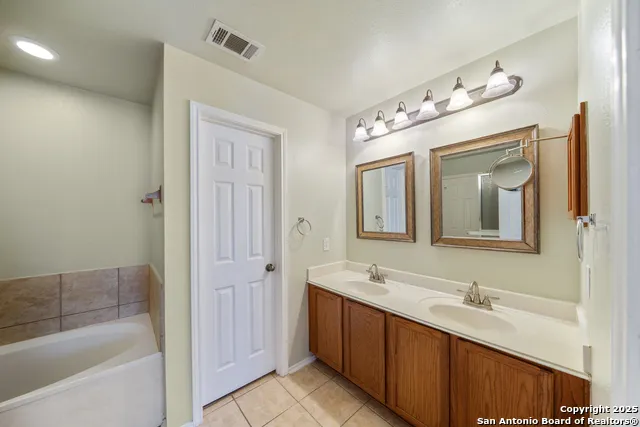124 RUSTIC TRL Cibolo, TX 78108