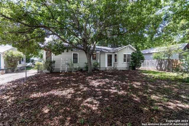 465 S GUENTHER AVE New Braunfels, TX 78130
