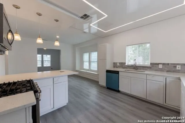 103 S MITTMAN ST San Antonio, TX 78203