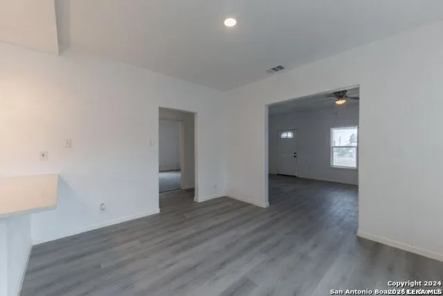 103 S MITTMAN ST San Antonio, TX 78203
