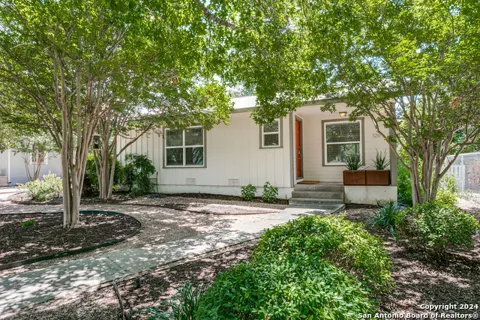 126 IRVINGTON DR