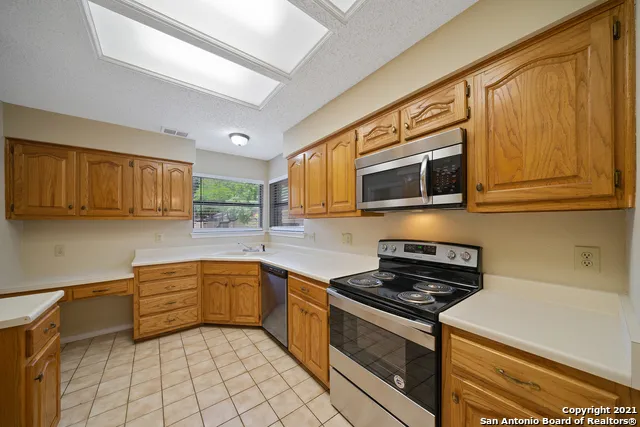118 GOLDEN WAY Universal City, TX 78148