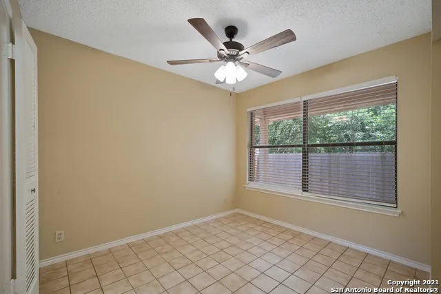 118 GOLDEN WAY Universal City, TX 78148