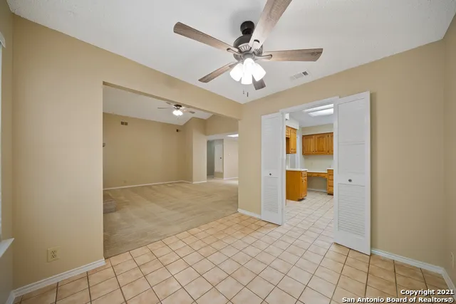 118 GOLDEN WAY Universal City, TX 78148