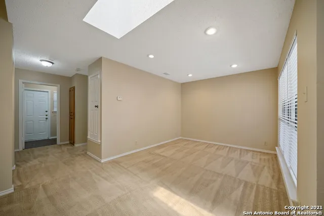 118 GOLDEN WAY Universal City, TX 78148