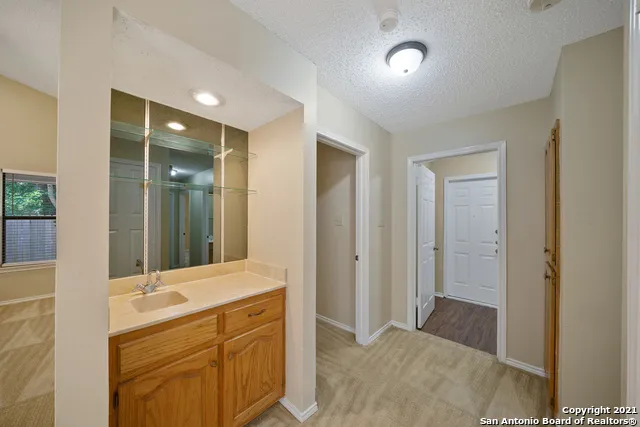 118 GOLDEN WAY Universal City, TX 78148