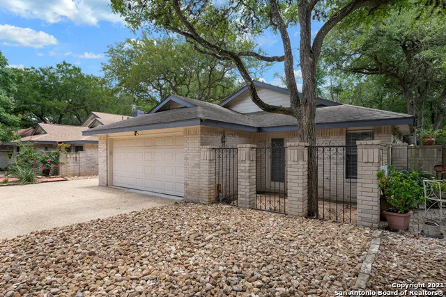 118 GOLDEN WAY Universal City, TX 78148