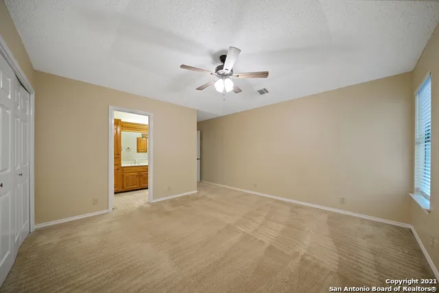 118 GOLDEN WAY Universal City, TX 78148