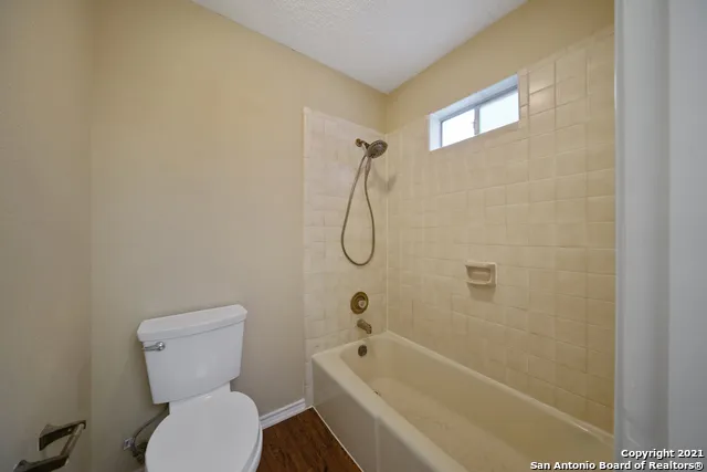 118 GOLDEN WAY Universal City, TX 78148