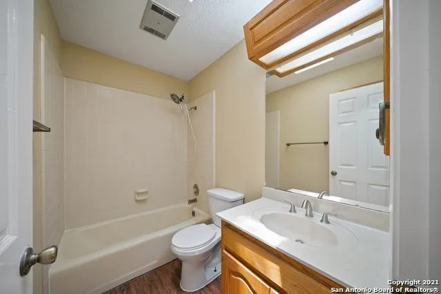 118 GOLDEN WAY Universal City, TX 78148