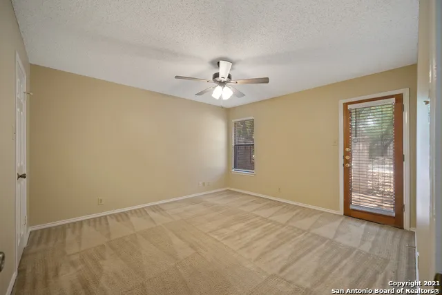 118 GOLDEN WAY Universal City, TX 78148