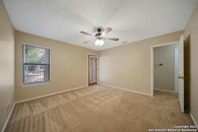 118 GOLDEN WAY Universal City, TX 78148