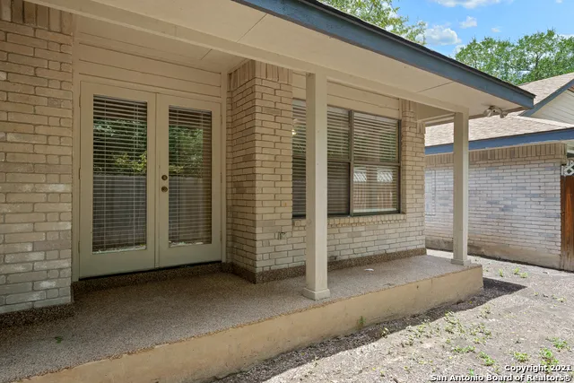 118 GOLDEN WAY Universal City, TX 78148