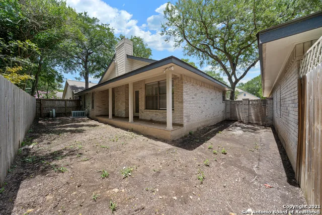 118 GOLDEN WAY Universal City, TX 78148