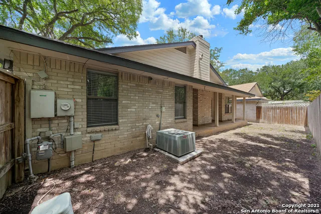 118 GOLDEN WAY Universal City, TX 78148