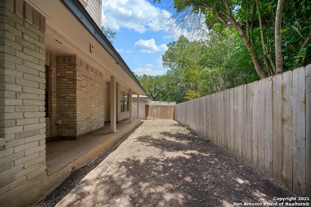 118 GOLDEN WAY Universal City, TX 78148