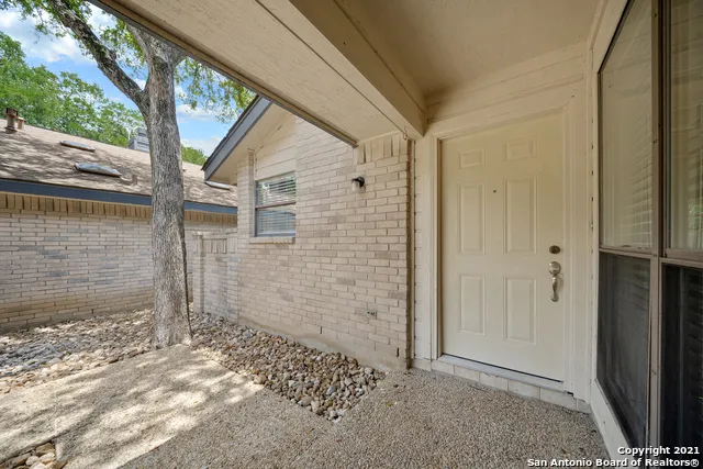118 GOLDEN WAY Universal City, TX 78148
