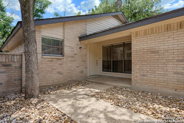 118 GOLDEN WAY Universal City, TX 78148