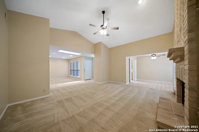 118 GOLDEN WAY Universal City, TX 78148