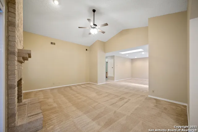 118 GOLDEN WAY Universal City, TX 78148