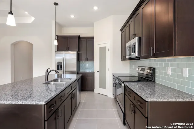 215 Park Circle Hondo, TX 78861