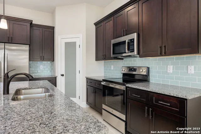 215 Park Circle Hondo, TX 78861