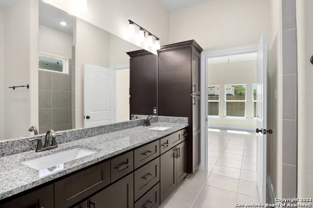 215 Park Circle Hondo, TX 78861