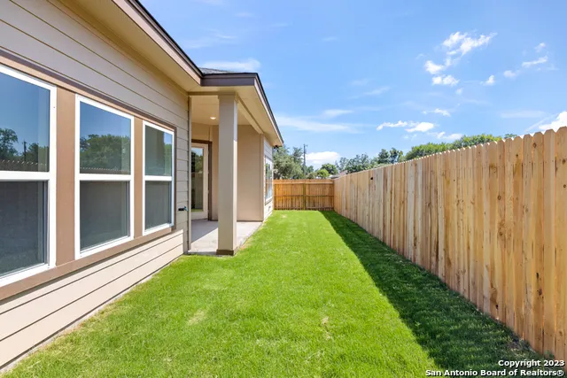 215 Park Circle Hondo, TX 78861