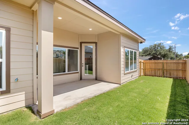 215 Park Circle Hondo, TX 78861