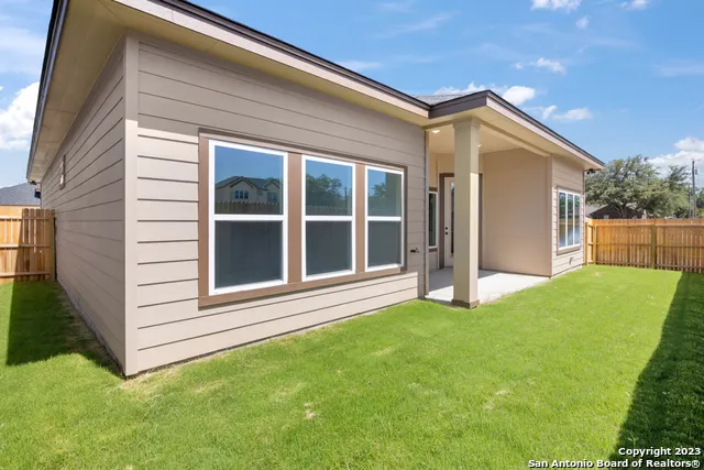 215 Park Circle Hondo, TX 78861