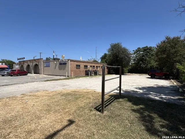 1302 S GENERAL MCMULLEN DR #102 San Antonio, TX 78237