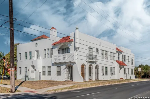 403 W HOLLYWOOD AVE