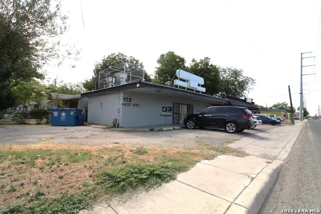 920 West San Antonio, TX 78201
