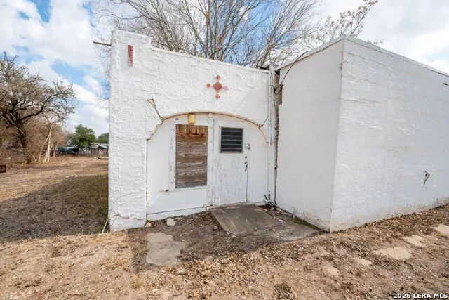 330 W Live Oak St Kenedy, TX 78119