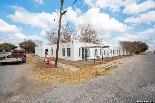 330 W Live Oak St Kenedy, TX 78119