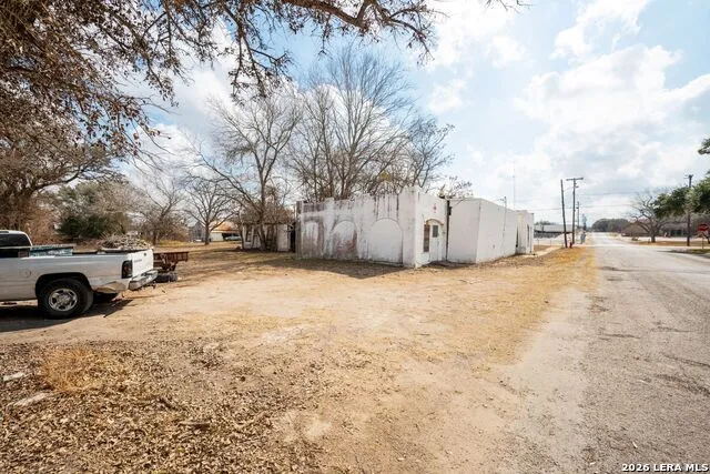 330 W Live Oak St Kenedy, TX 78119