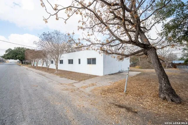 330 W Live Oak St Kenedy, TX 78119