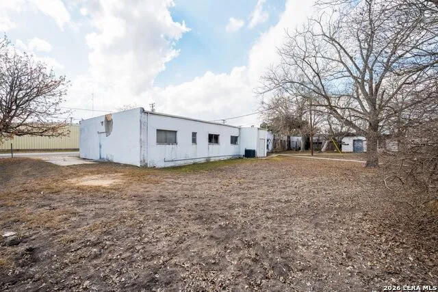 330 W Live Oak St Kenedy, TX 78119