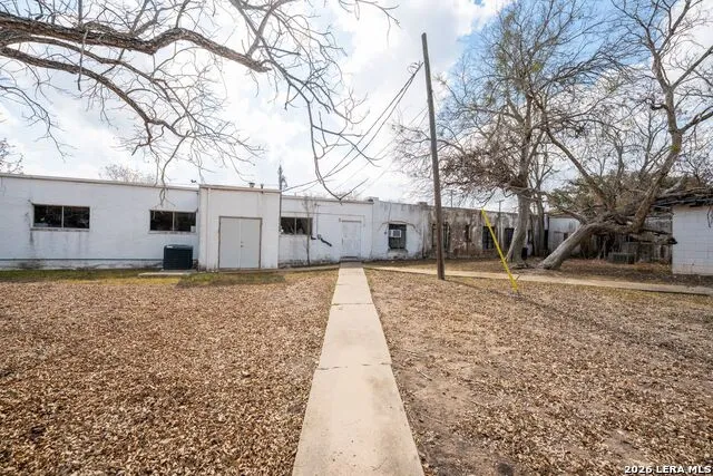 330 W Live Oak St Kenedy, TX 78119