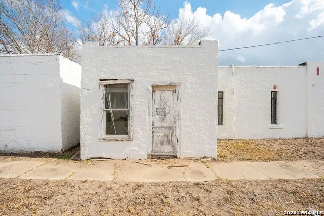 330 W Live Oak St Kenedy, TX 78119