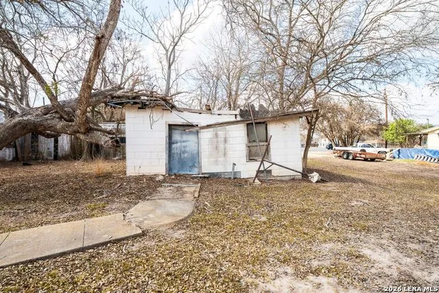 330 W Live Oak St Kenedy, TX 78119