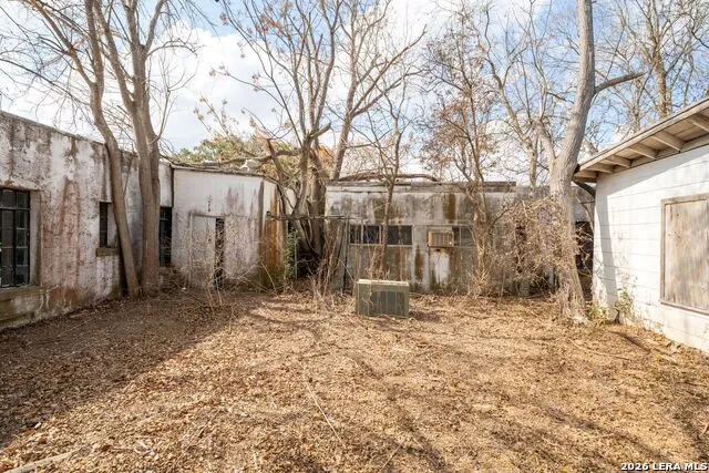 330 W Live Oak St Kenedy, TX 78119