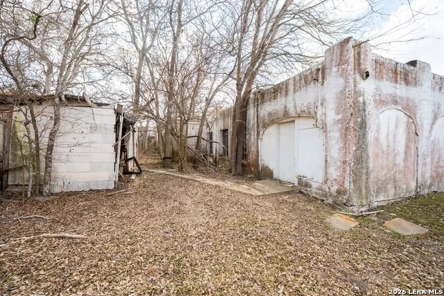 330 W Live Oak St Kenedy, TX 78119