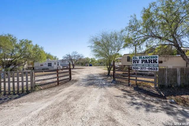 176 COUNTY ROAD 304 Orange Grove, TX 78372